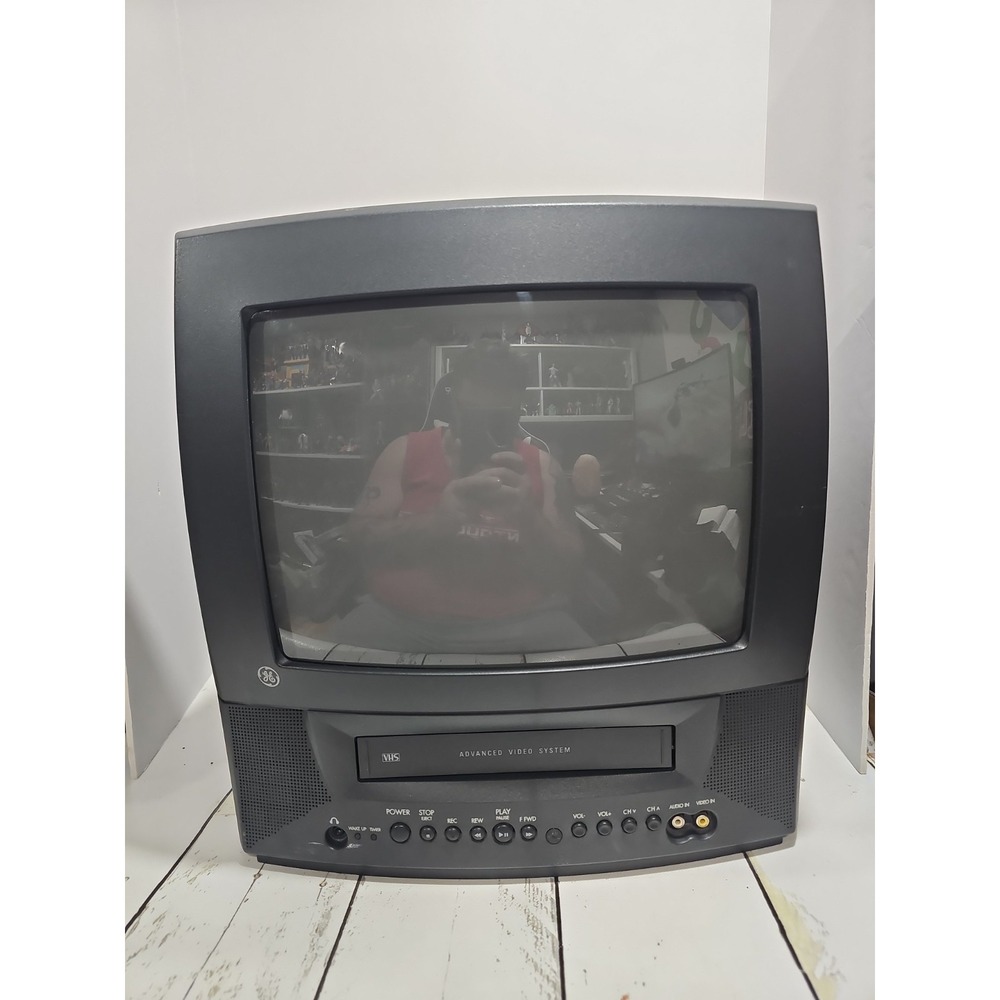 GE Vintage CRT Television with Built-In VCR, Model 13TVR62, Black
